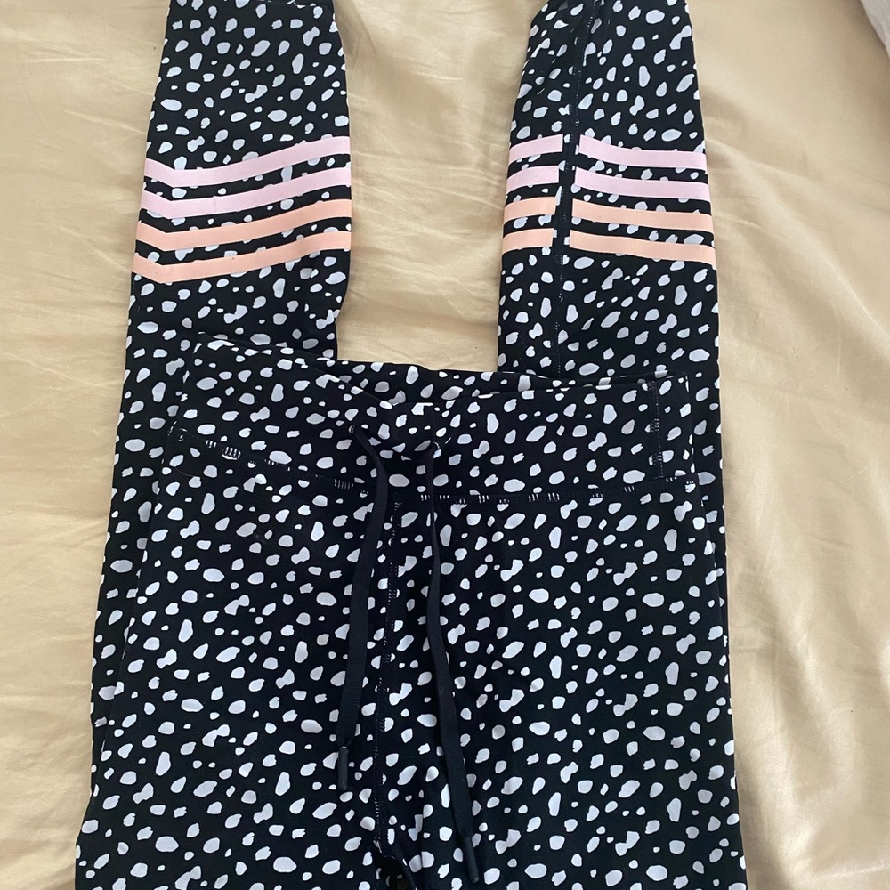 White fox boutique x Sarah’s day leggings